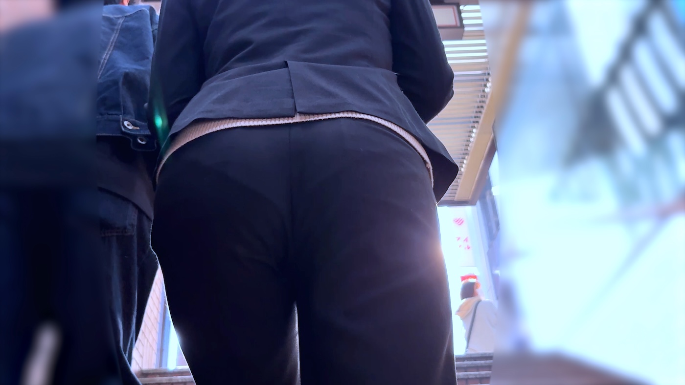 HONEYsPOT PPV 【４K・高画質】#62 就活後に私服彼氏と歩くリクスーJDさんが階段で見せつけるPライン sr-62.mp4