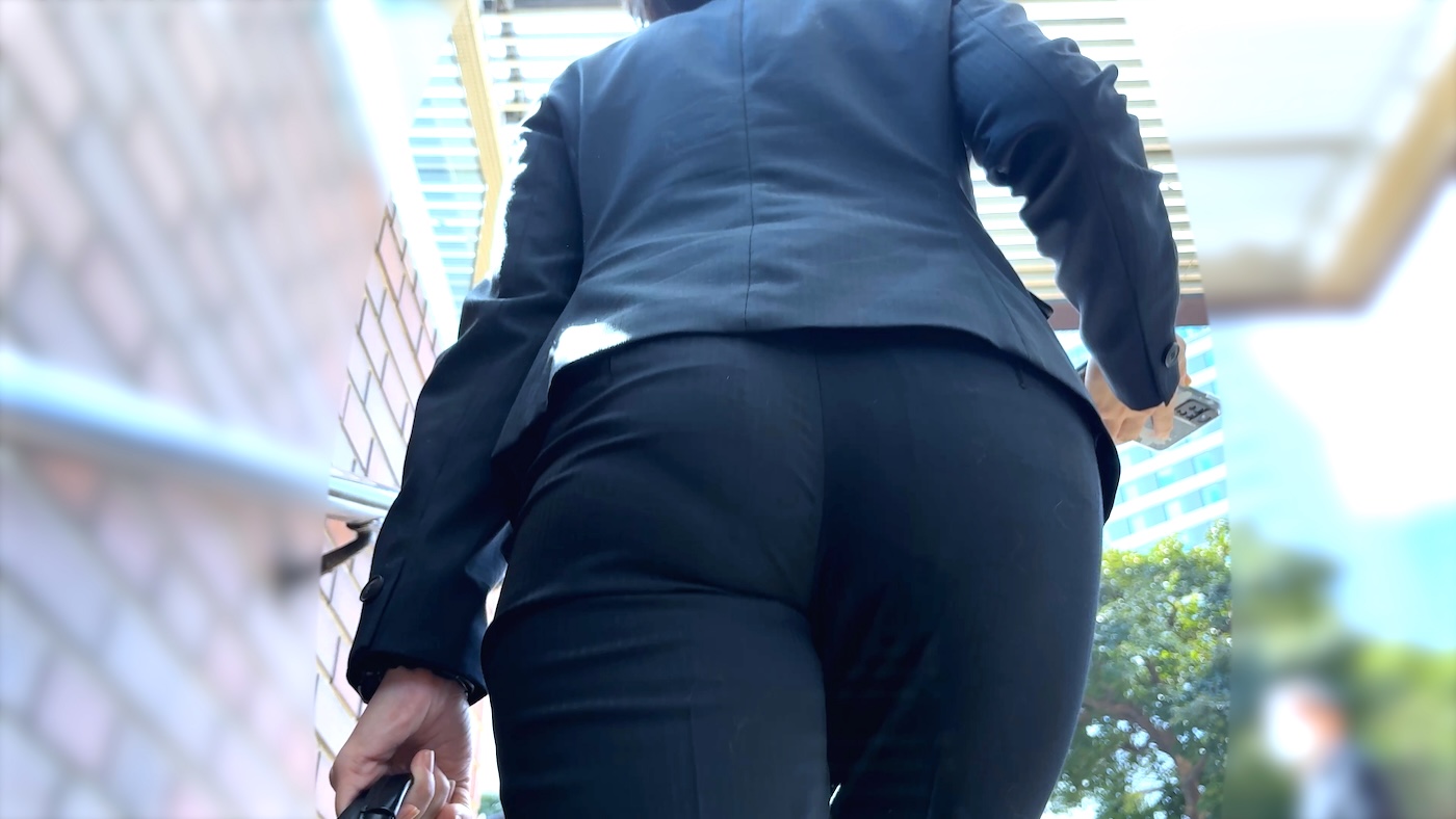 HONEYsPOT PPV 【４K・高画質】#68 真面目OLさんがパンツスーツから披露するムニュる柔尻を見上げよう sr-68.mp4