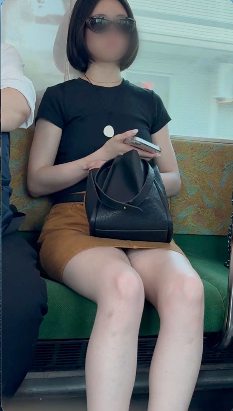 HONEYsPOT 車内で涼むミニスカート女性～素足にローファーで過ごす座席での佇まい～ 9vZvOyvaYbVzyRz6Yme